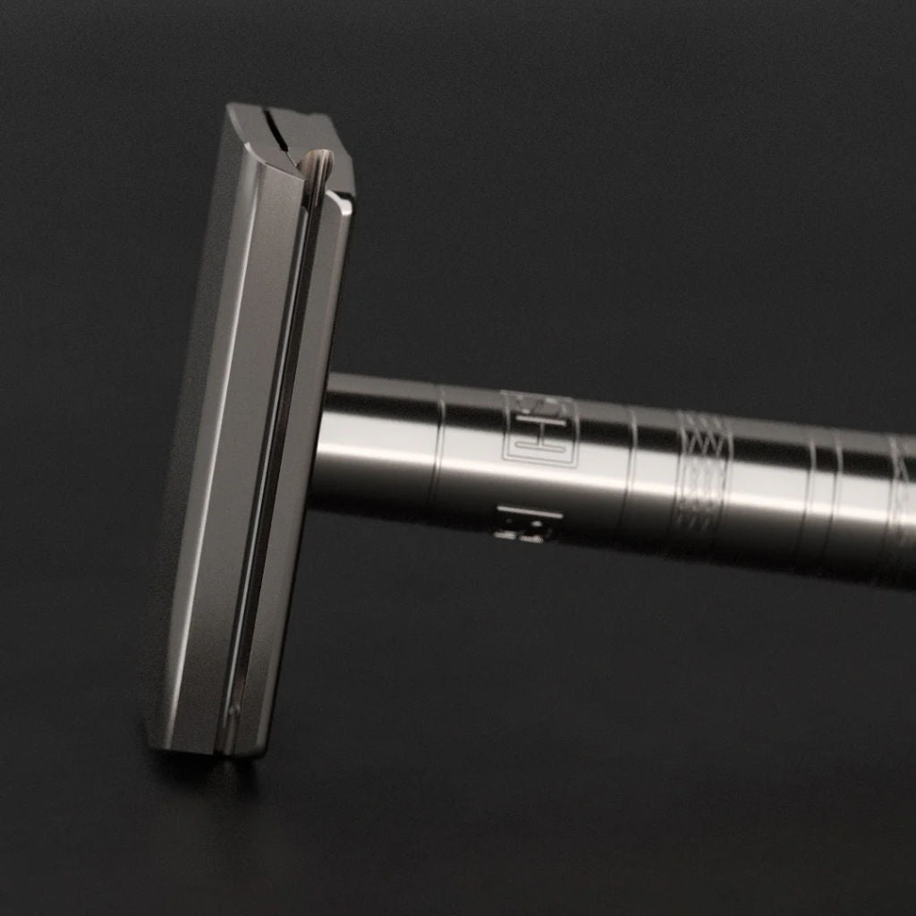 Henson Ti22 Safety Razor (Titanium) Medium blade exposure - 4.jpg