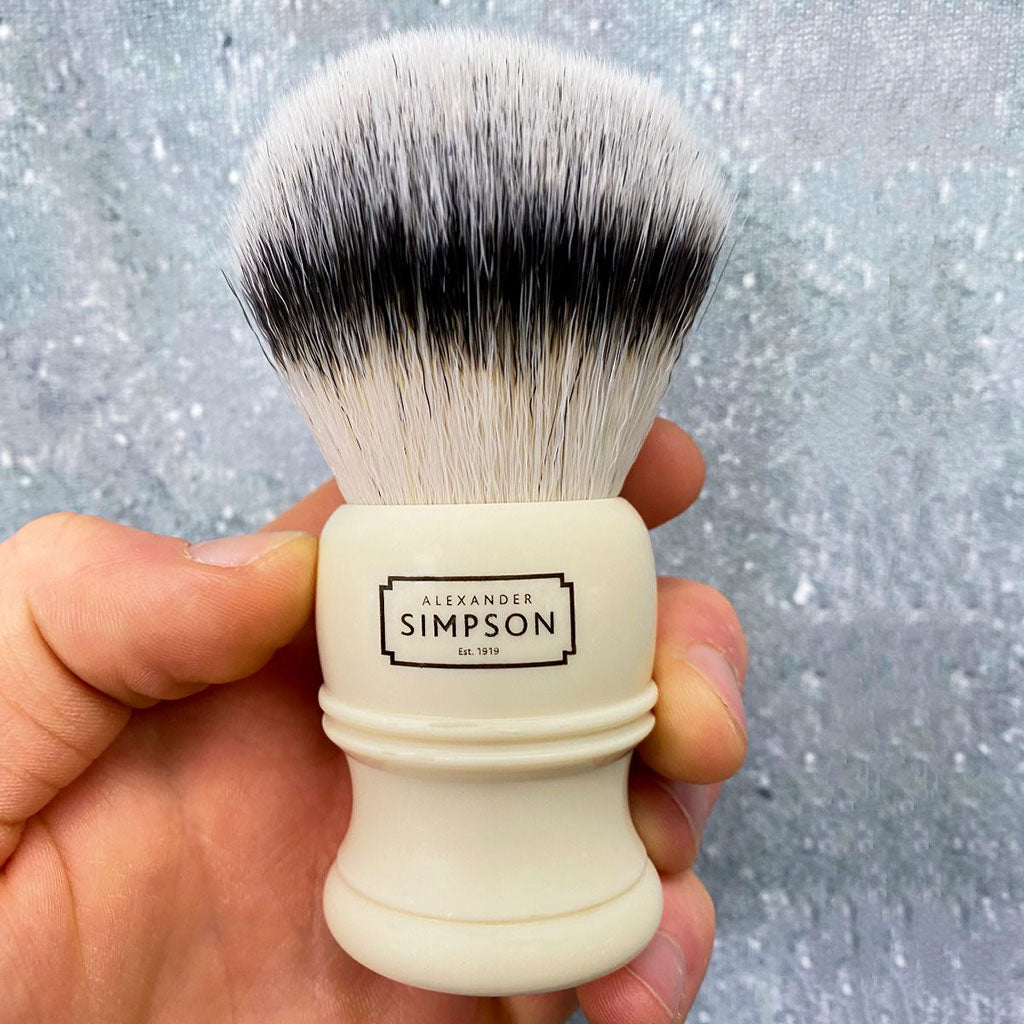 VRYC0vG8QgOjv39Dt6jq_Simpson_Trafalgar_T3_Synthetic_Fibre_Shaving_Brush_26mm_-_3_cbb5be41-df93-482e-b893-8d9b93417085.jpg